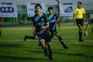Gael Pérez anotó un doblete en el duelo del Saltillo Soccer ante San Pedro.