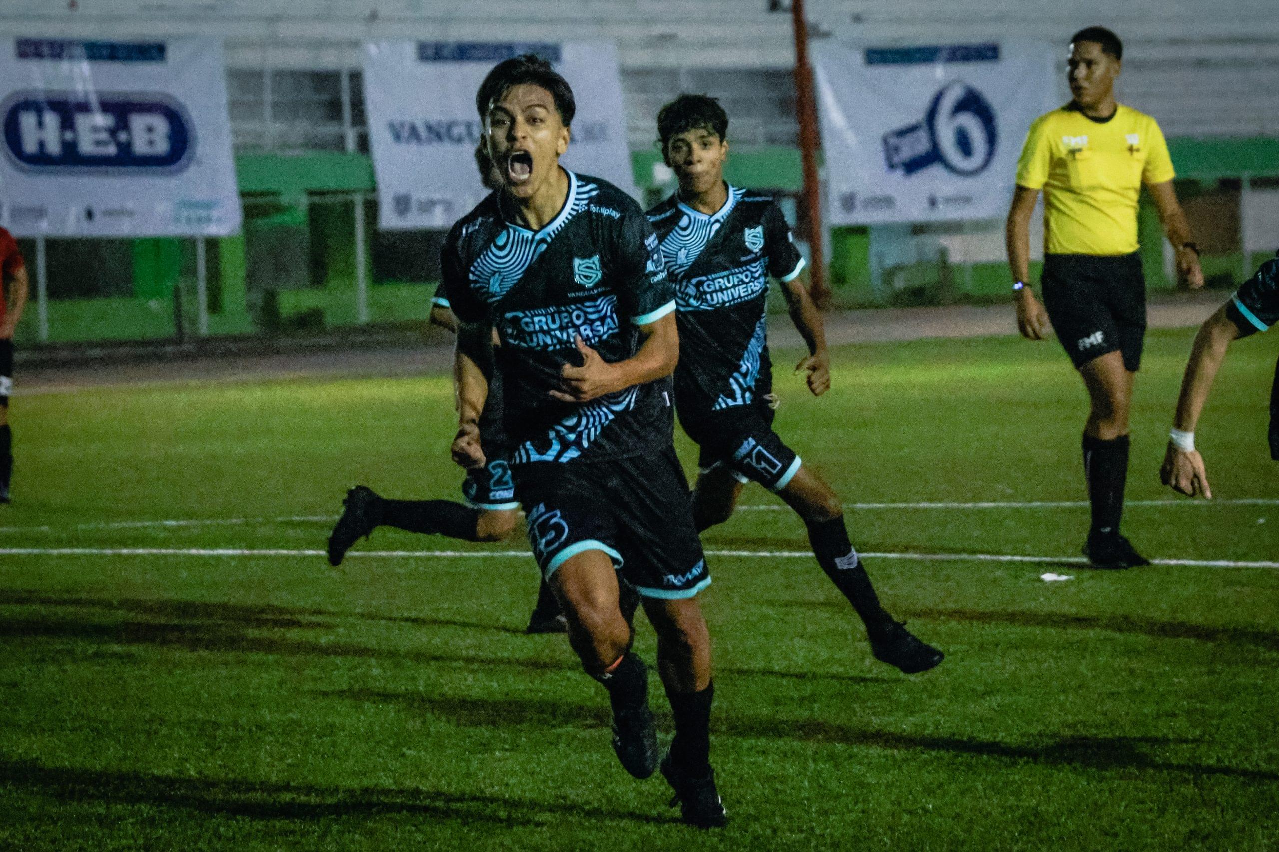 Gael Pérez anotó un doblete en el duelo del Saltillo Soccer ante San Pedro.